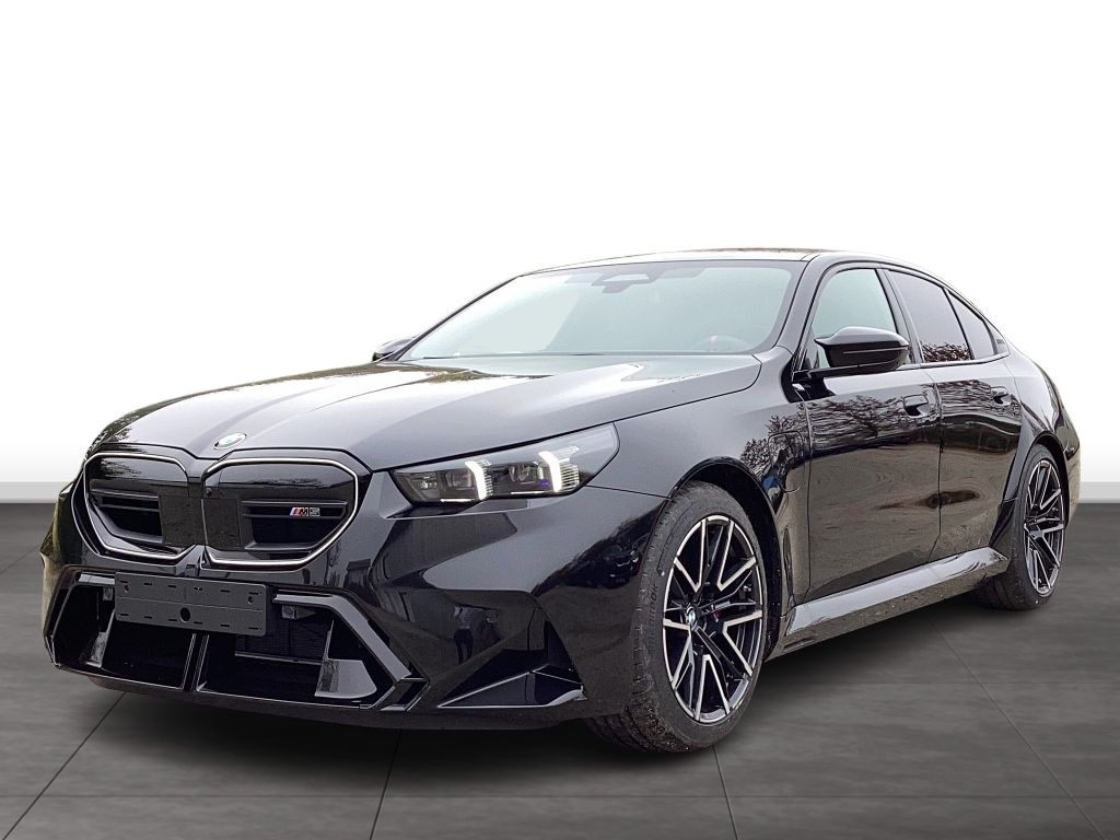 BMW M5 SEDAN | NOVÝ MODEL | SKLADEM | V8 biturbo hybrid 727 koní | sportovní sedan | luxusní interier | černá sapphire metalíza | černá kůže | skvělá výbava | nové německé auto na dovoz | nákup online | AUTOiBUY.com